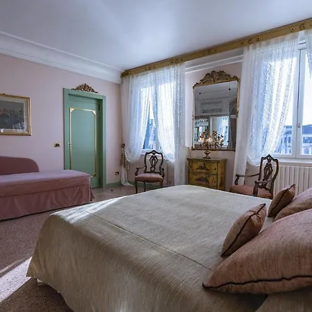 Ca' Degli Specchi Grand Canal Apartmán *