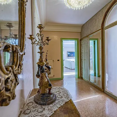 Ca' Degli Specchi Grand Canal Apartment