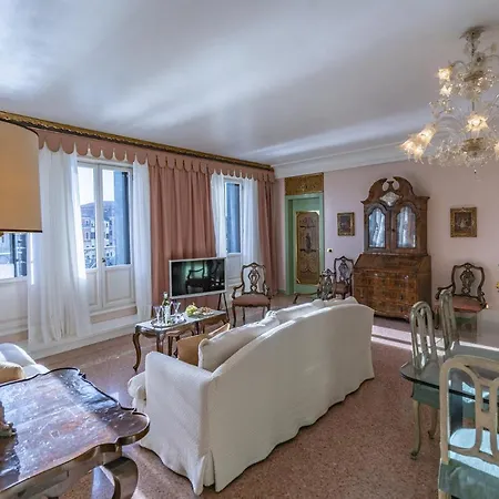 Ca' Degli Specchi Grand Canal Apartment *