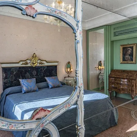 Ca' Degli Specchi Grand Canal Apartment