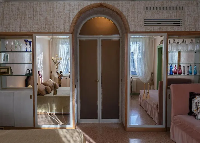 Ca' Degli Specchi Grand Canal *