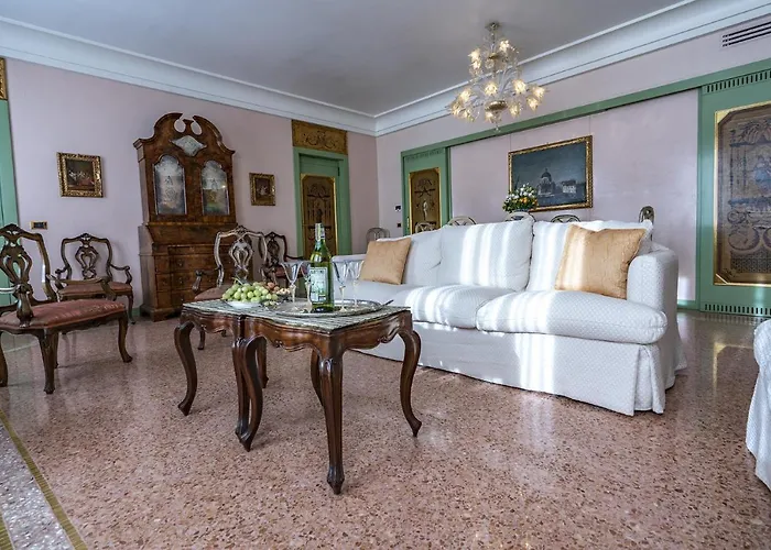 Ca' Degli Specchi Grand Canal *