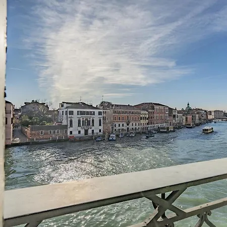 Ca' Degli Specchi Grand Canal Venedig